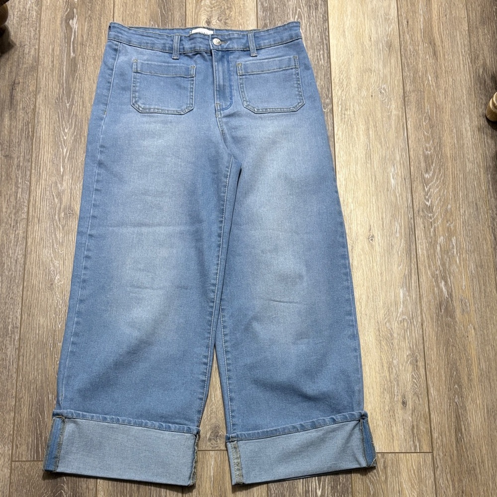 crown & ivy Light Blue wide leg Cropped Jeans size 8